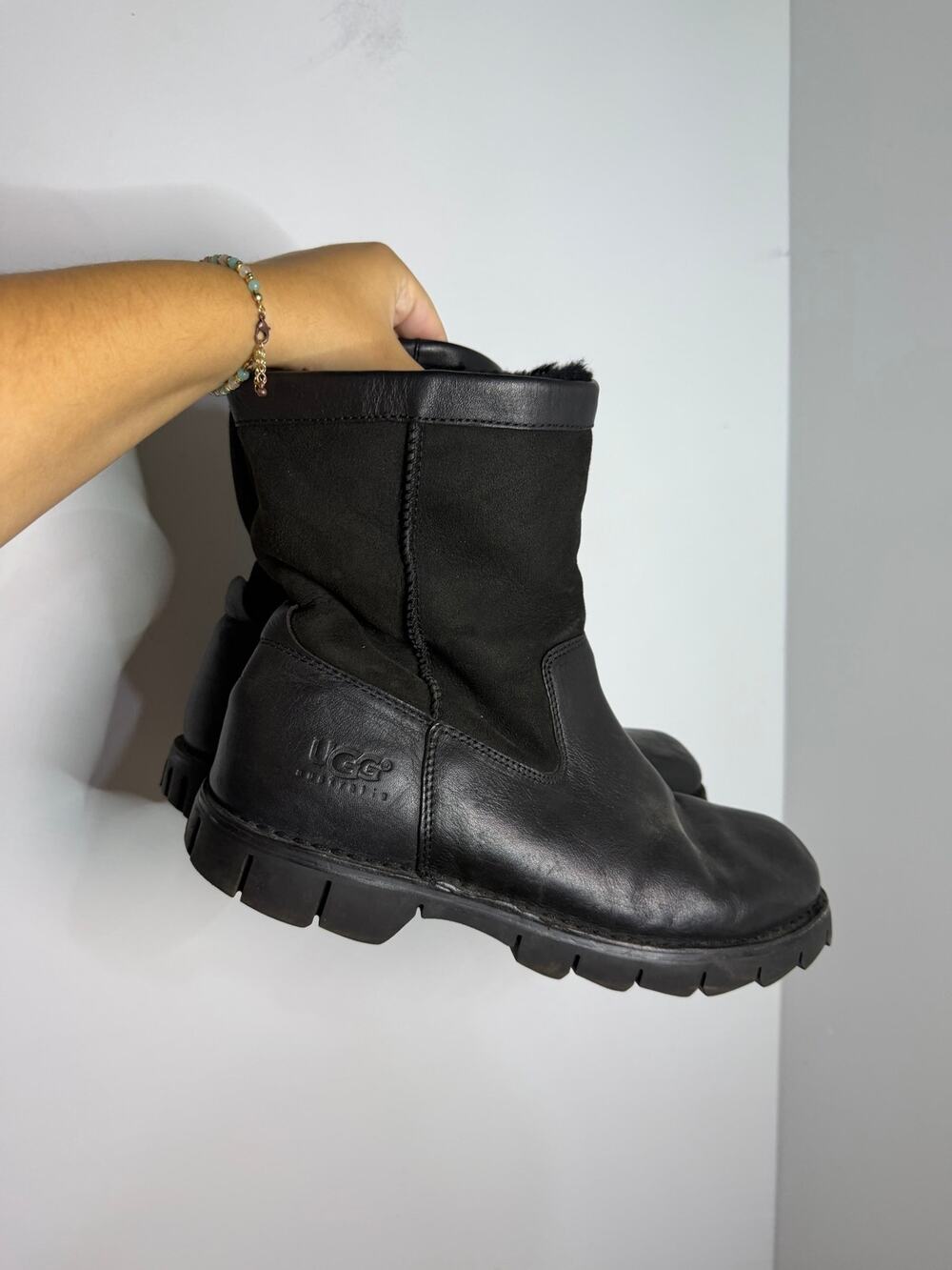 UGG Men's Beacon leather and suede boots with rugged rubber outsoles Men Size 11
